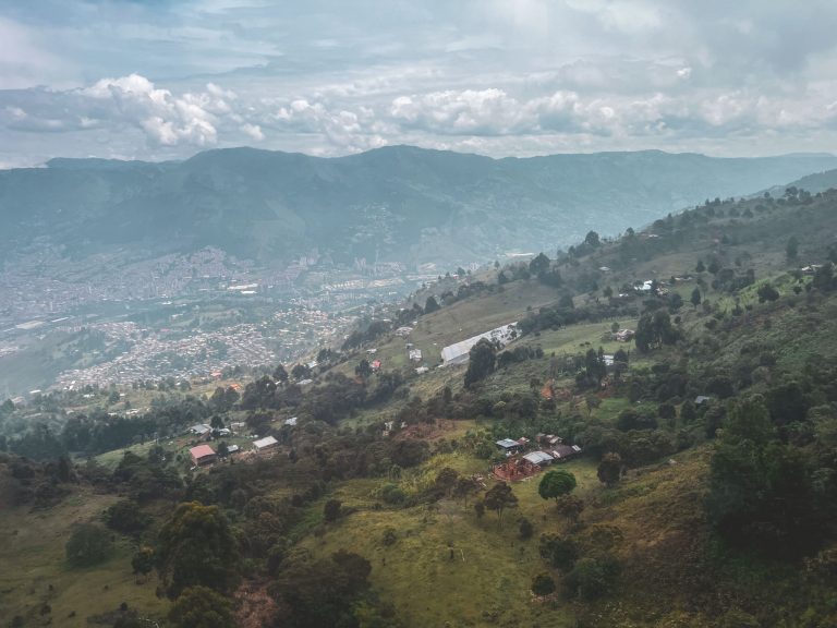 Boerderijtjes bovenaan de berg Medellin
