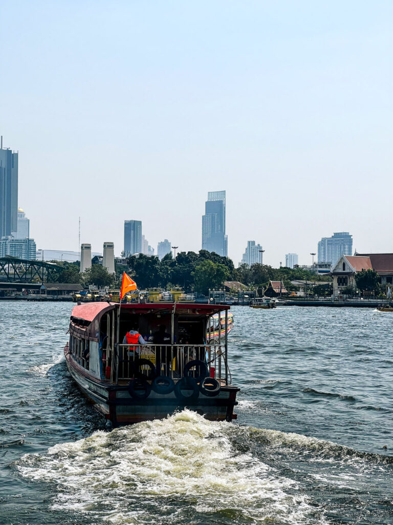 Watertaxi op Chao Phraya rivier
