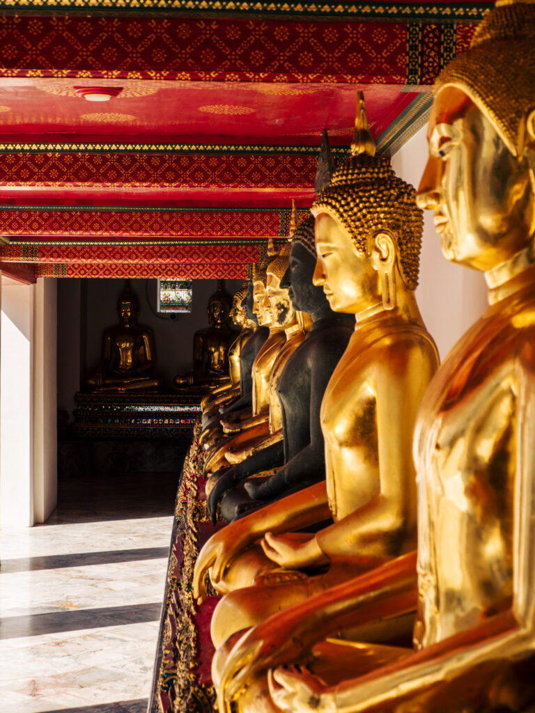 Verschillende boeddha's in Wat Pho